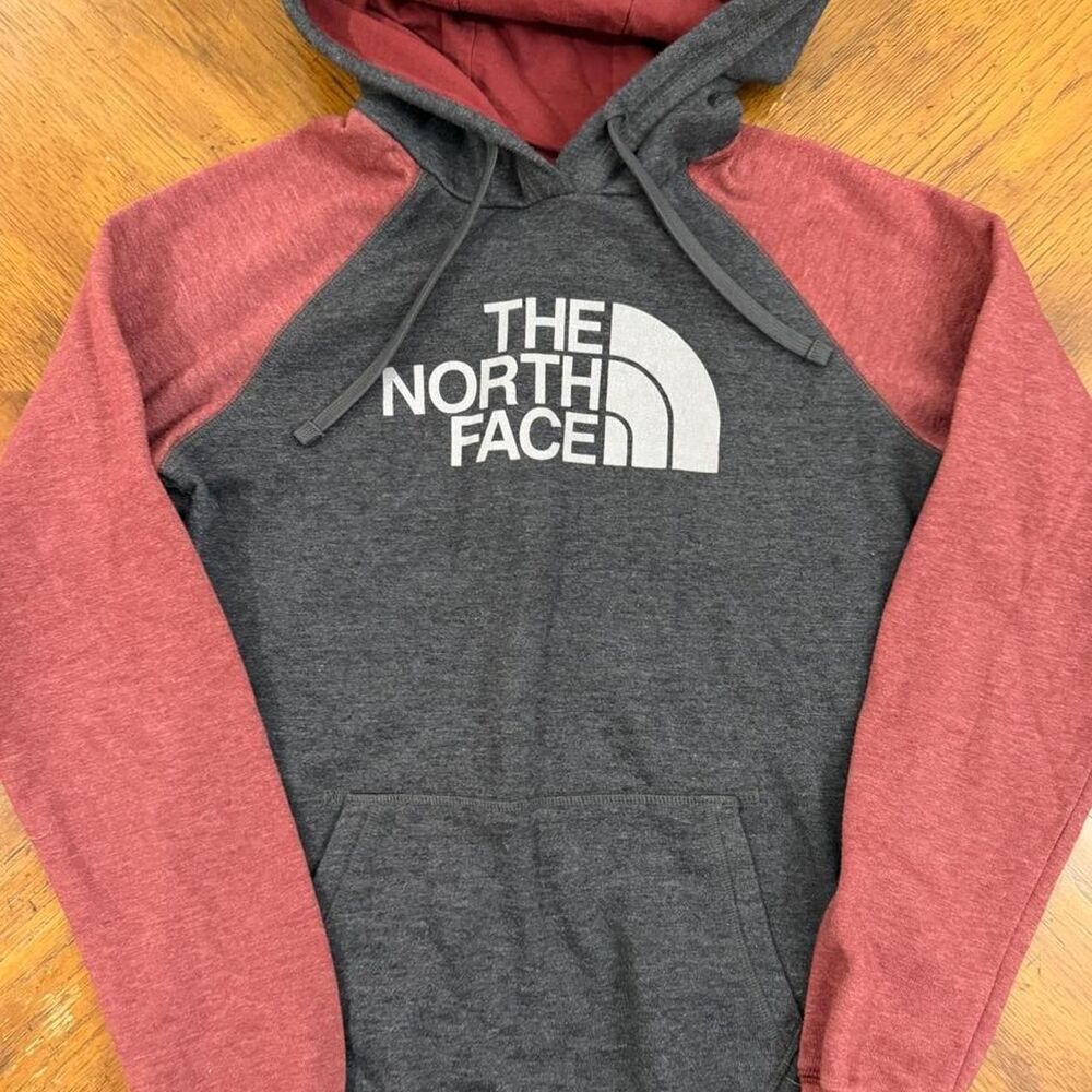 The North Face Burgundy & Charcoal Gray Colorblock Fleece Hoodie